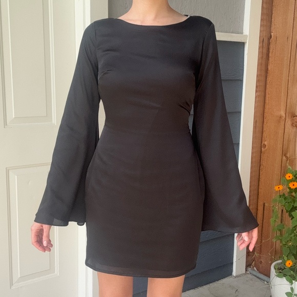 Silky Backless Mini Witch Dress with Angel Sleeves - Picture 3 of 13